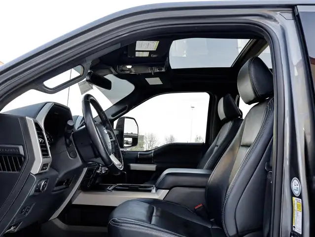 2022 Ford Super Duty F-350 SRW LARIAT 6.7L Tremor Off-Road - Photo 16