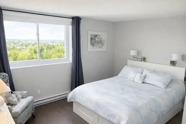 2 chambres | Vue INCROYABLE Parc Gatineau | Piscine   Tennis - Photo 11