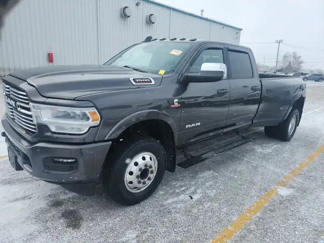 2022 RAM 3500 Laramie Crew 6.7L Cummins Diesel Dually DRW