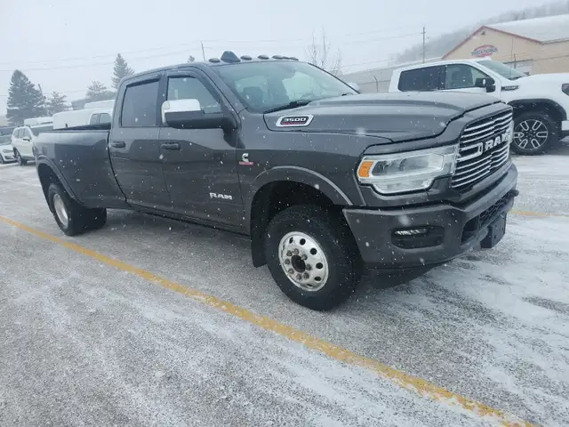 2022 RAM 3500 Laramie Crew 6.7L Cummins Diesel Dually DRW - Photo 2