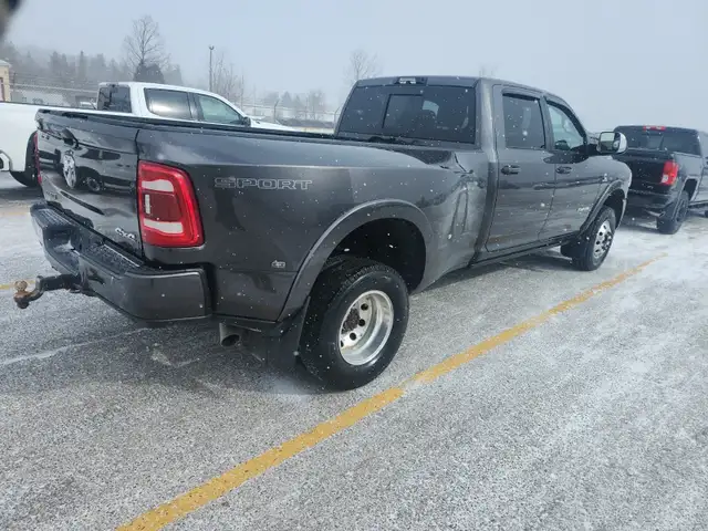 2022 RAM 3500 Laramie Crew 6.7L Cummins Diesel Dually DRW - Photo 3