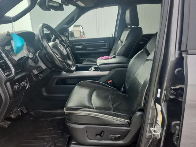 2022 RAM 3500 Laramie Crew 6.7L Cummins Diesel Dually DRW - Photo 4