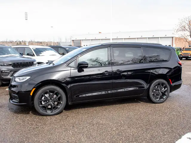 2026 Chrysler Pacifica Select - Photo 2