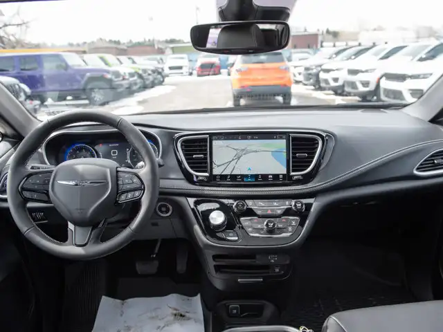 2026 Chrysler Pacifica Select - Photo 8