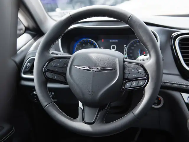 2026 Chrysler Pacifica Select - Photo 9