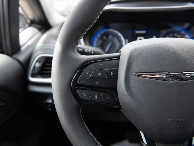 2026 Chrysler Pacifica Select - Photo 11