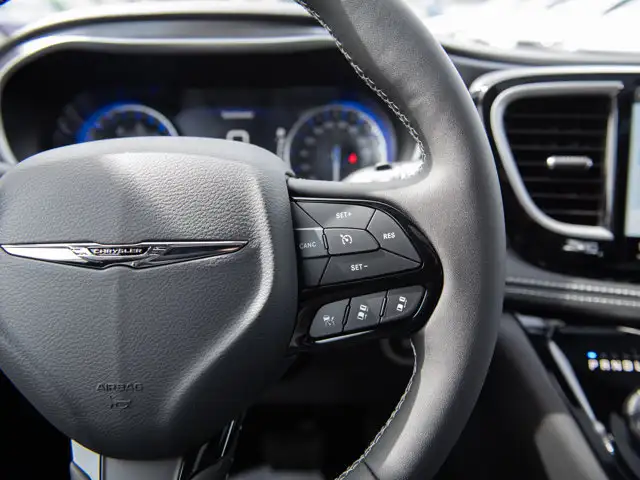 2026 Chrysler Pacifica Select - Photo 12
