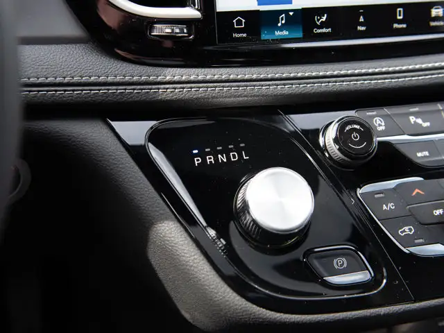 2026 Chrysler Pacifica Select - Photo 14