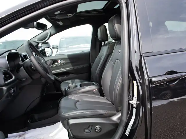 2026 Chrysler Pacifica Select - Photo 18