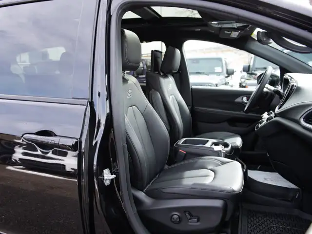 2026 Chrysler Pacifica Select - Photo 24