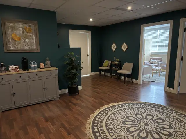 Fully Furnished Client Meeting Room for Rent - Photo 3