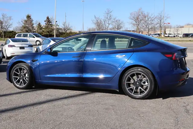 2022 Tesla Model 3 - Photo 5