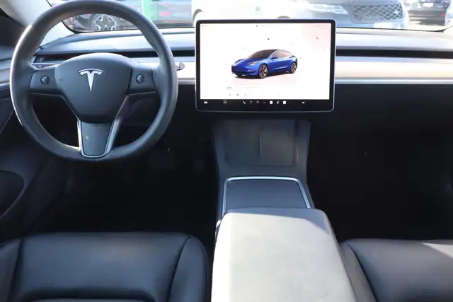 2022 Tesla Model 3 - Photo 9