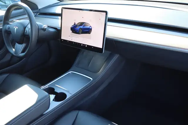 2022 Tesla Model 3 - Photo 11