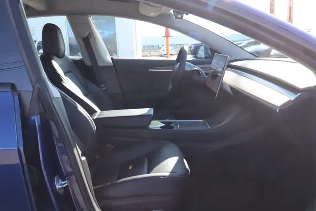 2022 Tesla Model 3 - Photo 12