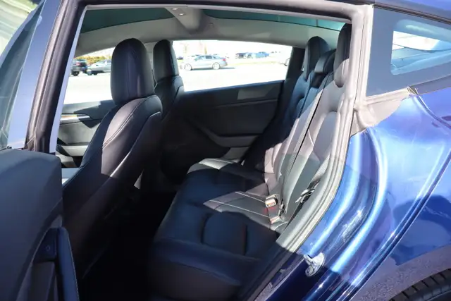 2022 Tesla Model 3 - Photo 14