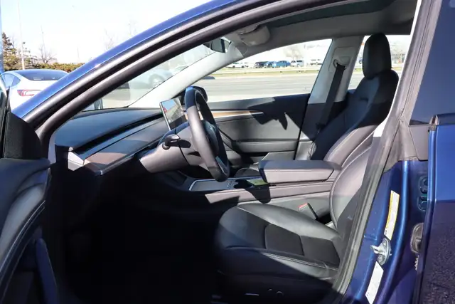 2022 Tesla Model 3 - Photo 15