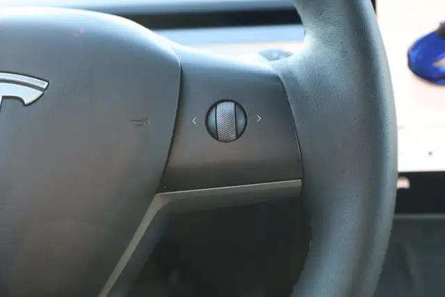 2022 Tesla Model 3 - Photo 16