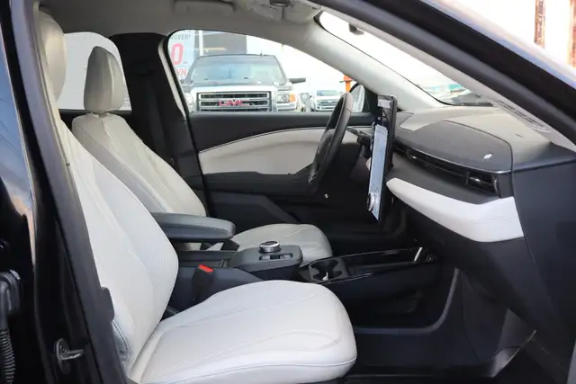 2023 Ford Mustang Mach-E - Photo 13