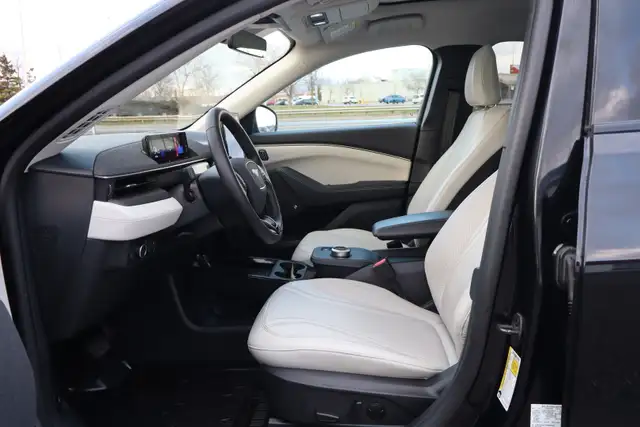 2023 Ford Mustang Mach-E - Photo 16