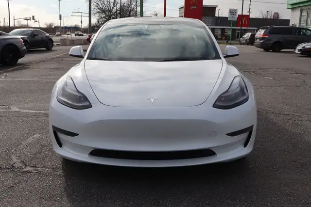 2023 Tesla Model 3 - Photo 2