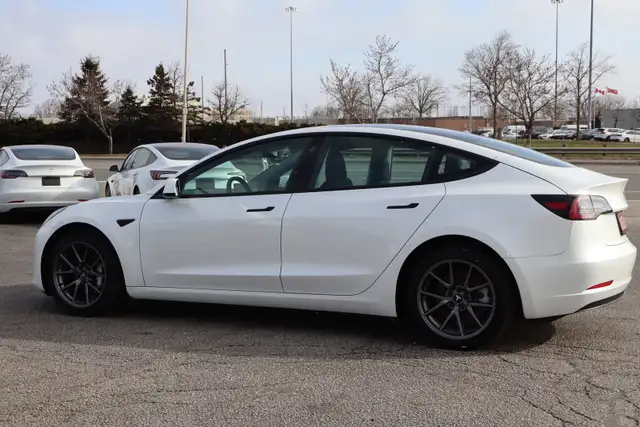 2023 Tesla Model 3 - Photo 5