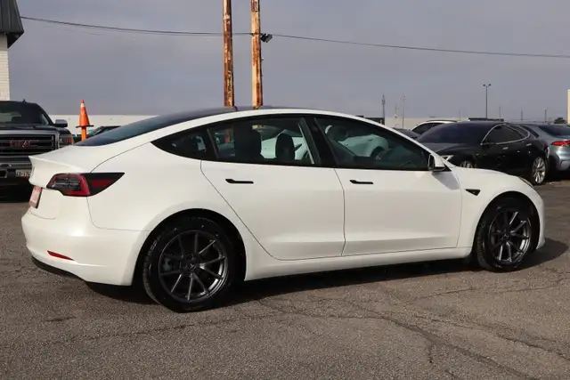 2023 Tesla Model 3 - Photo 7