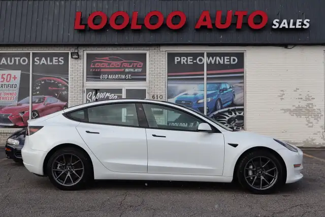 2023 Tesla Model 3 - Photo 8