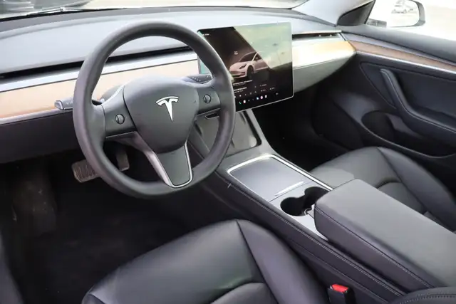 2023 Tesla Model 3 - Photo 9