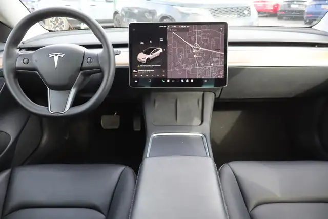 2023 Tesla Model 3 - Photo 10