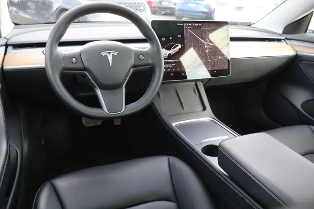 2023 Tesla Model 3 - Photo 12