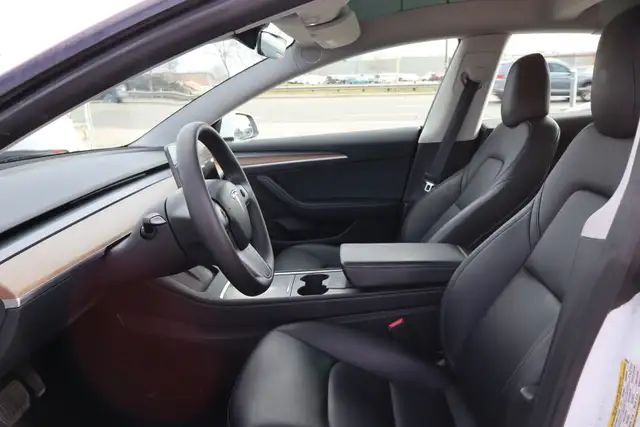 2023 Tesla Model 3 - Photo 13