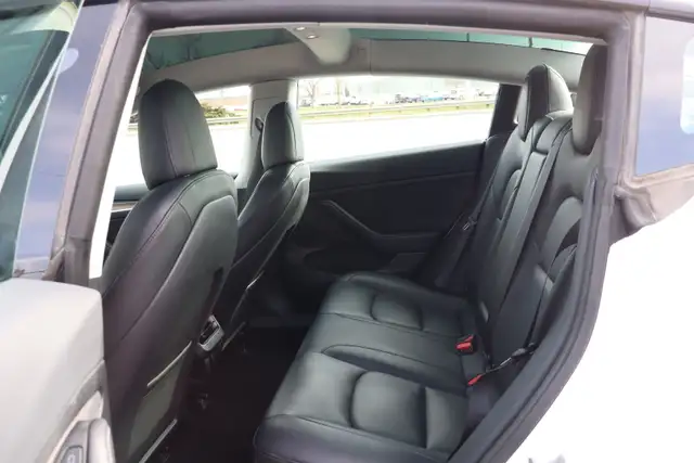 2023 Tesla Model 3 - Photo 16