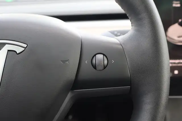2023 Tesla Model 3 - Photo 18