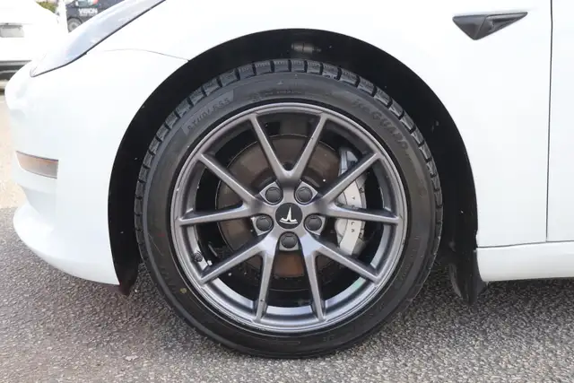 2023 Tesla Model 3 - Photo 28