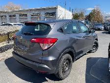 2017 Honda HR-V LX ONE OWNER, BACKUP CAMERA, HEATED SEATS - Photo 4