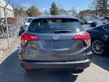 2017 Honda HR-V LX ONE OWNER, BACKUP CAMERA, HEATED SEATS - Photo 5