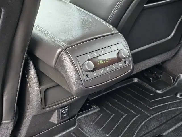 2015 GMC Acadia SLT 7 Pass Htd Lthr Park Assist - Photo 24