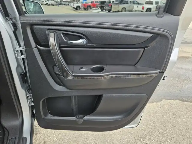 2015 GMC Acadia SLT 7 Pass Htd Lthr Park Assist - Photo 25