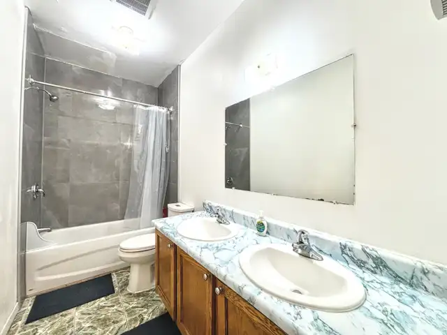 BEST Offer. GREAT Area. Clean, Safe! FREE Utilities. Comfy Room! - Photo 6