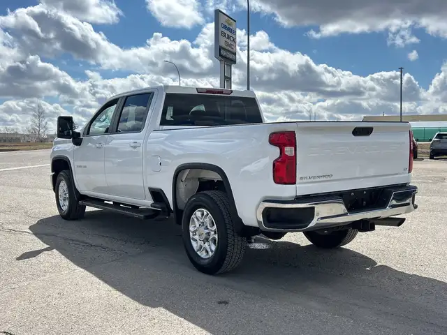 2025 Chevrolet Silverado 3500HD LT - Photo 4