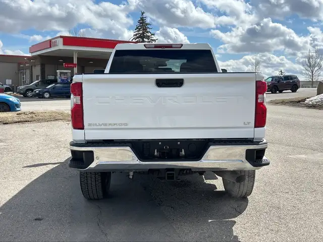 2025 Chevrolet Silverado 3500HD LT - Photo 5