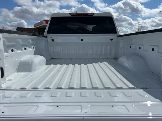 2025 Chevrolet Silverado 3500HD LT - Photo 6