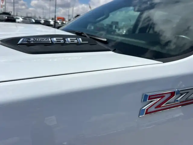 2025 Chevrolet Silverado 3500HD LT - Photo 8