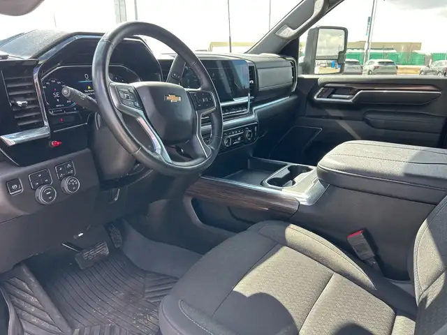 2025 Chevrolet Silverado 3500HD LT - Photo 10