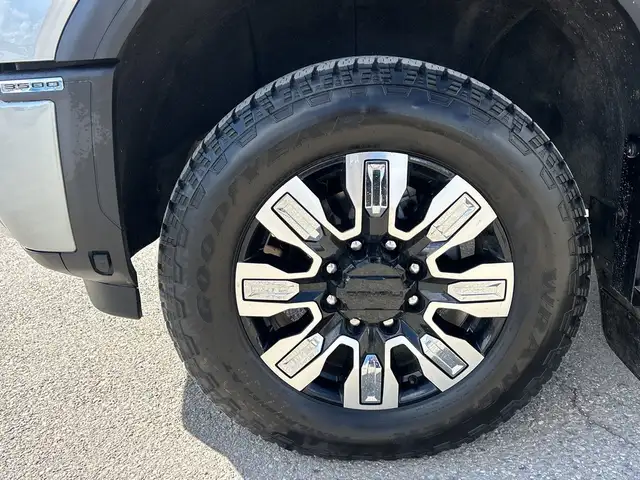 2025 GMC Sierra 3500HD 4WD Crew Cab 159 Denali - Photo 8