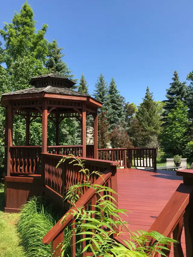 Deck- Sanding Staining Painting