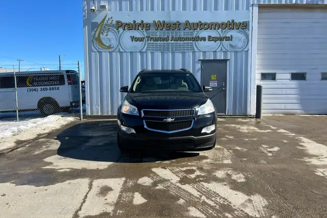 2011 Chevrolet Traverse LT AWD - 7 Passenger - Photo 2