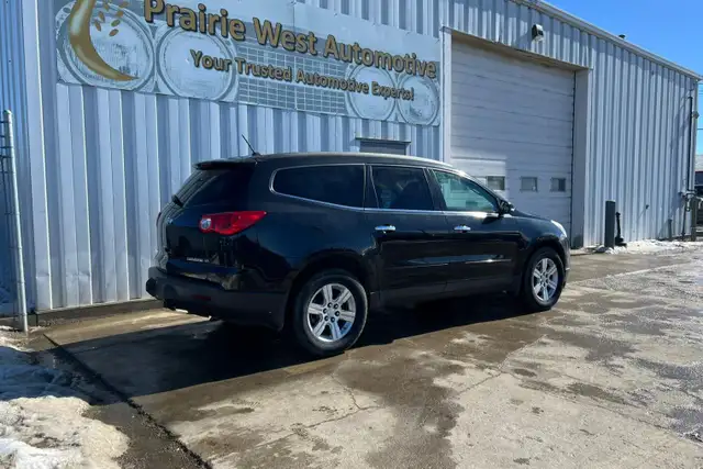 2011 Chevrolet Traverse LT AWD - 7 Passenger - Photo 5