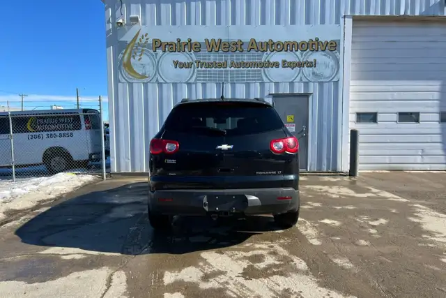 2011 Chevrolet Traverse LT AWD - 7 Passenger - Photo 6